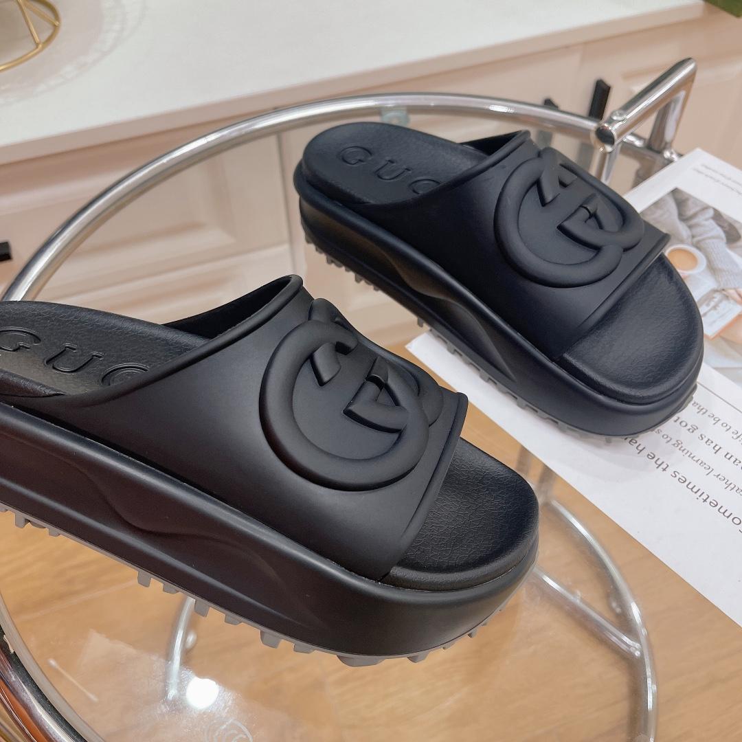 Gucci Women's Slide With Interlocking G - PerfectKickZ