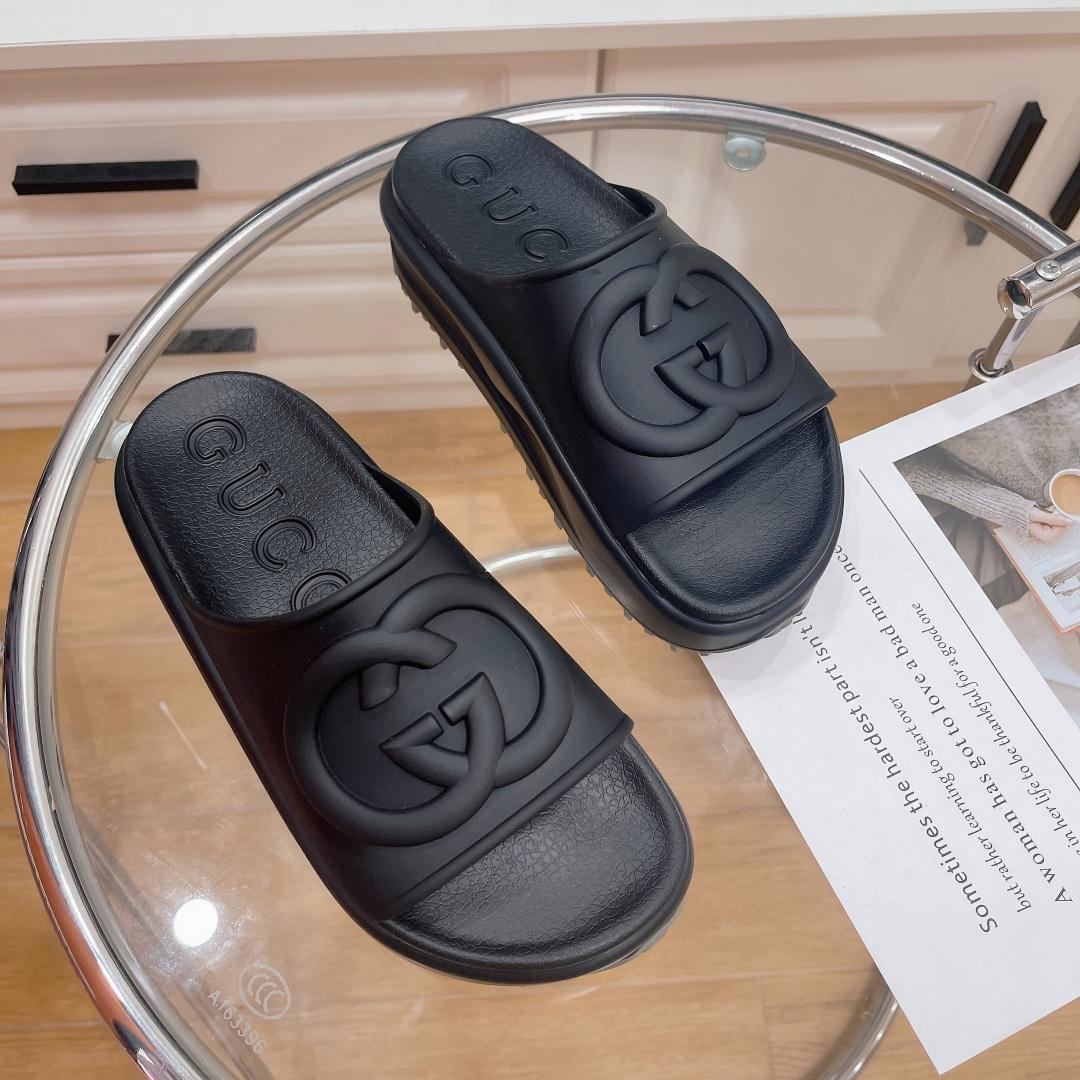 Gucci Women's Slide With Interlocking G - PerfectKickZ