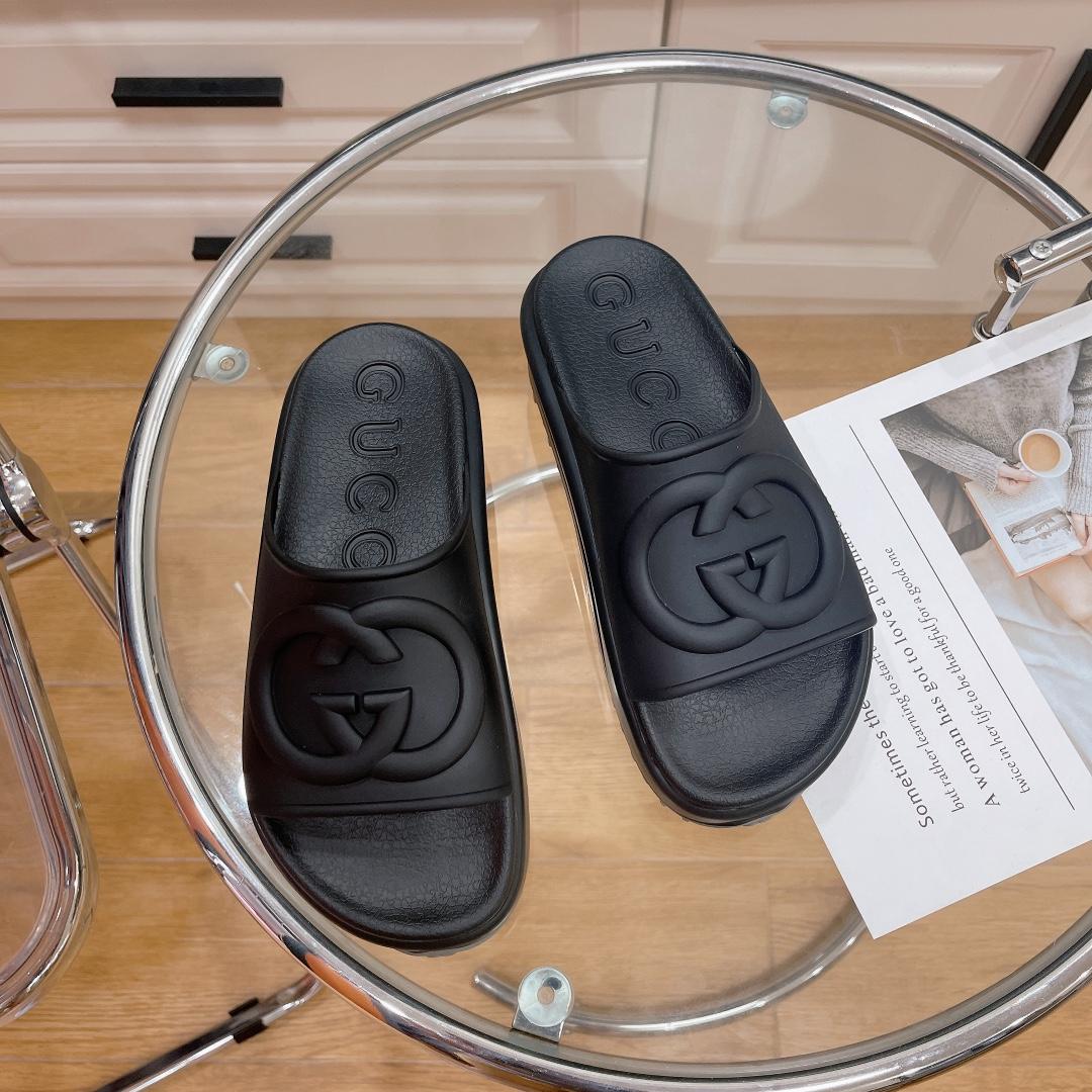 Gucci Women's Slide With Interlocking G - PerfectKickZ