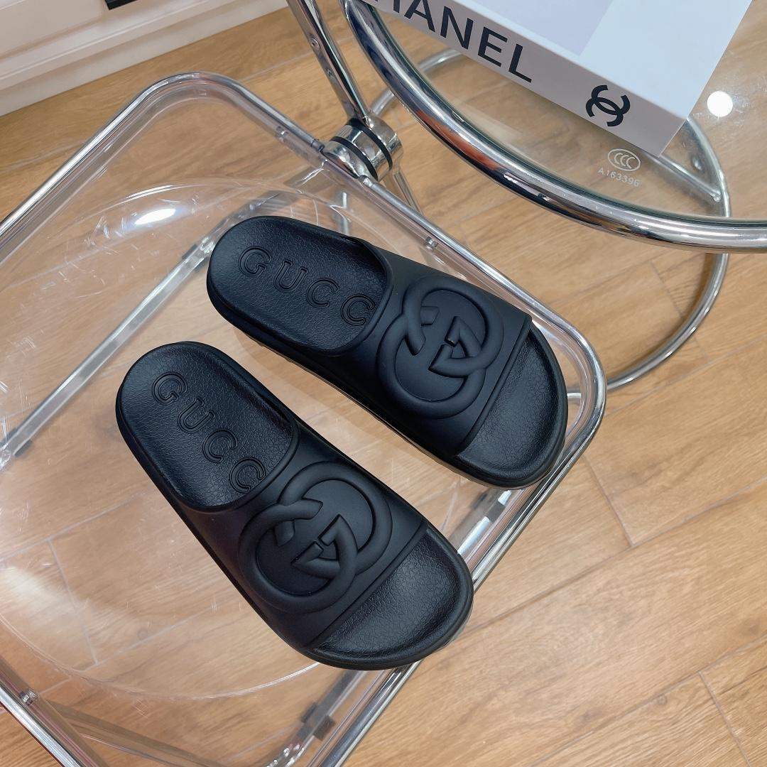 Gucci Women's Slide With Interlocking G - 