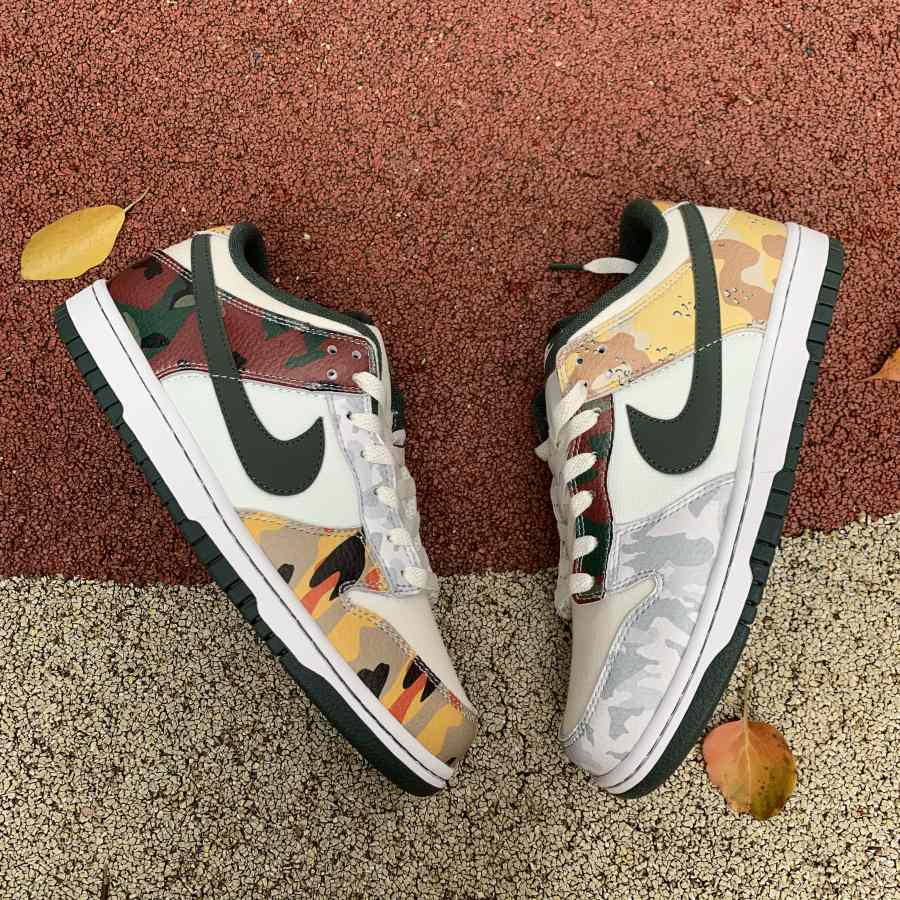 Nike What the Dunk Sneaker       DH0957-100 - 