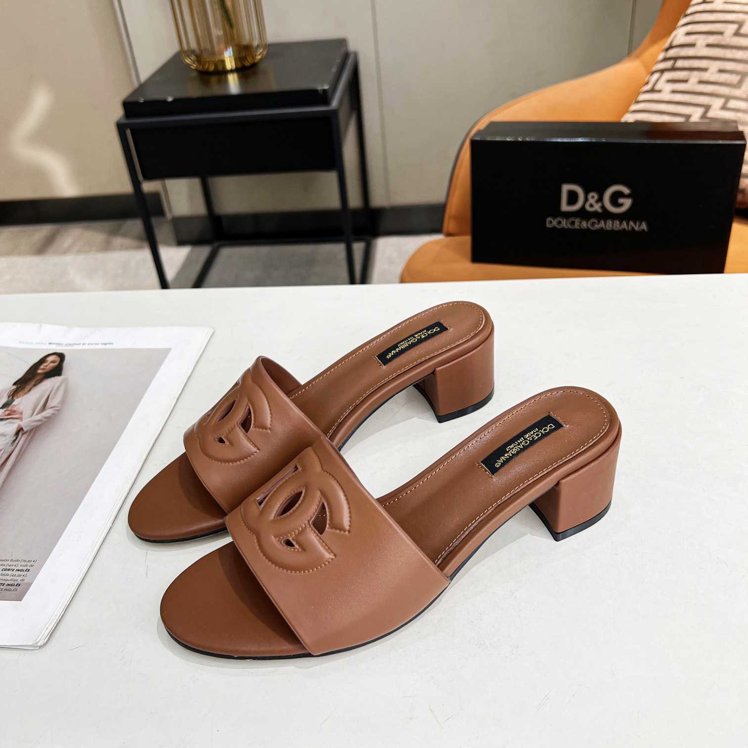 Dolce & Gabbana Calfskin Sliders With DG Logo - PerfectKickZ