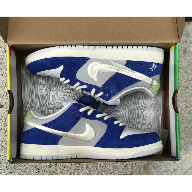 Fly Streetwear x Nike SB Dunk Low Sneaker         DQ5130-400 - PerfectKickZ
