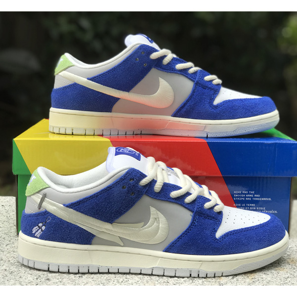 Fly Streetwear x Nike SB Dunk Low Sneaker         DQ5130-400 - PerfectKickZ
