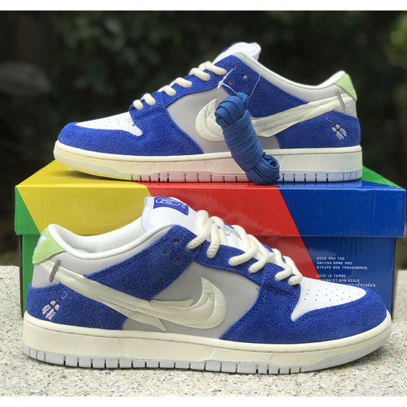 Fly Streetwear x Nike SB Dunk Low Sneaker         DQ5130-400 - PerfectKickZ