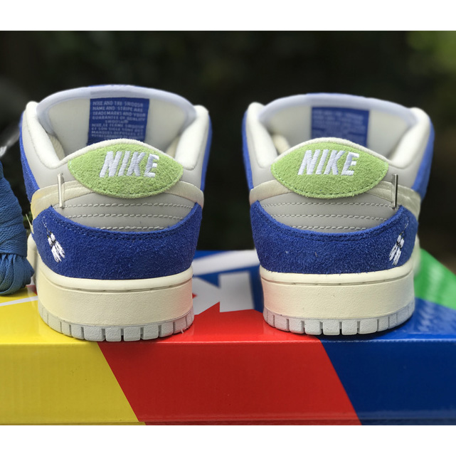 Fly Streetwear x Nike SB Dunk Low Sneaker         DQ5130-400 - PerfectKickZ