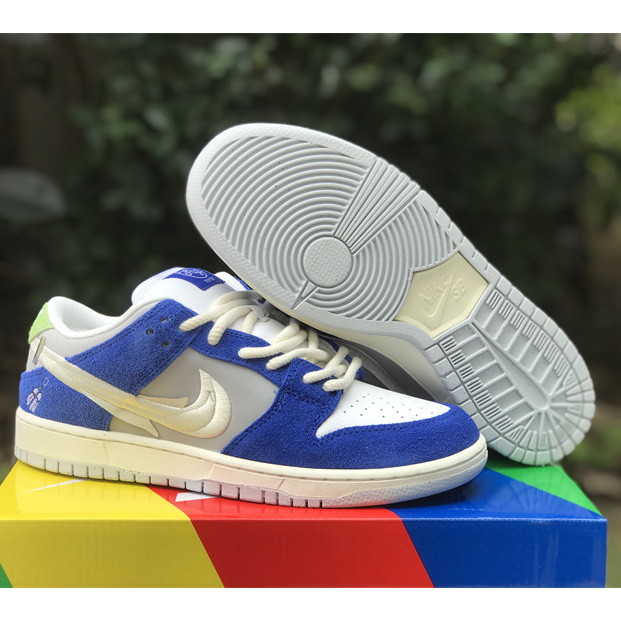 Fly Streetwear x Nike SB Dunk Low Sneaker         DQ5130-400 - PerfectKickZ