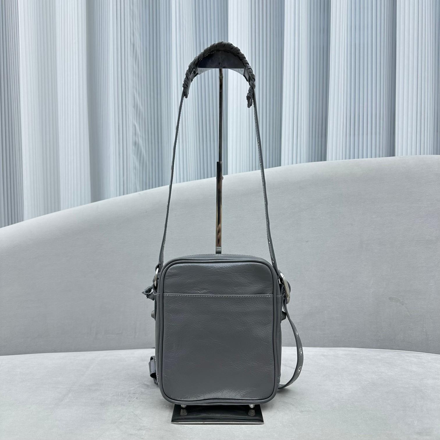 Balenciaga Men's Le Cagole Crossbody Bag(21-17-4.5cm) - PerfectKickZ