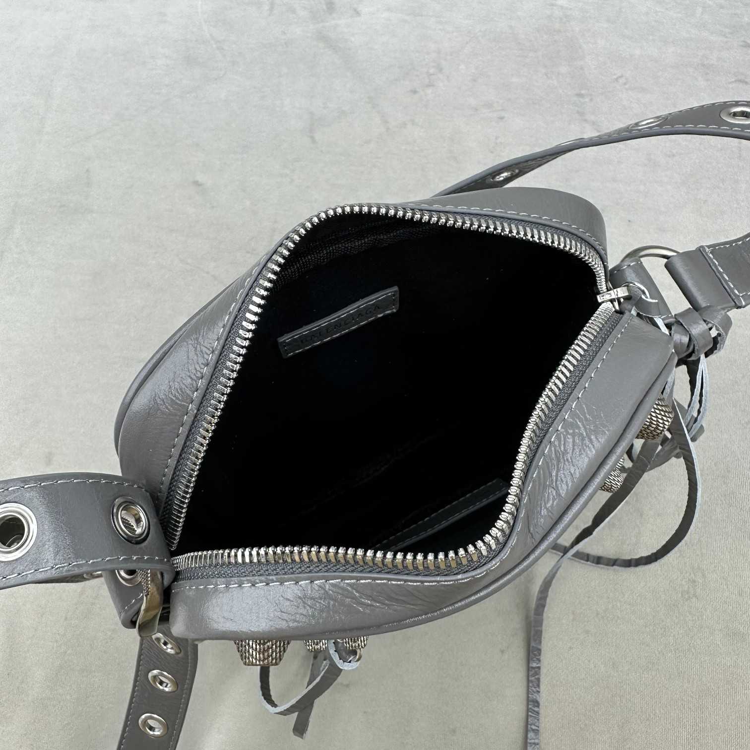 Balenciaga Men's Le Cagole Crossbody Bag(21-17-4.5cm) - PerfectKickZ