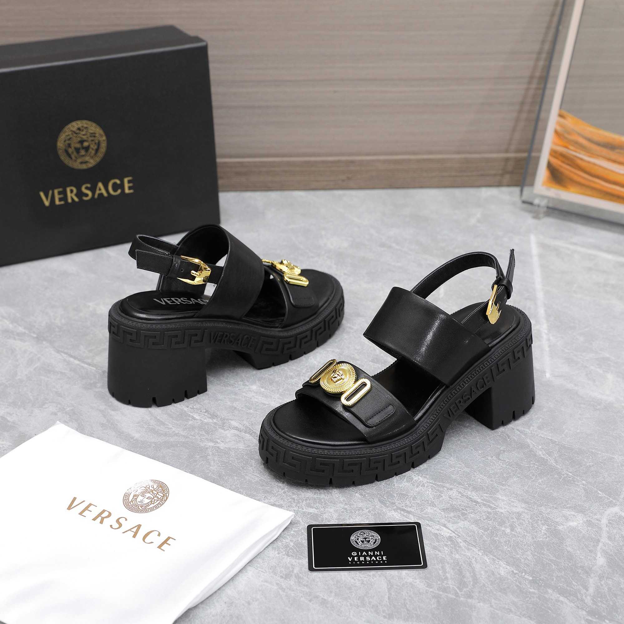 Versace Medusa-Plaque Sandals - PerfectKickZ