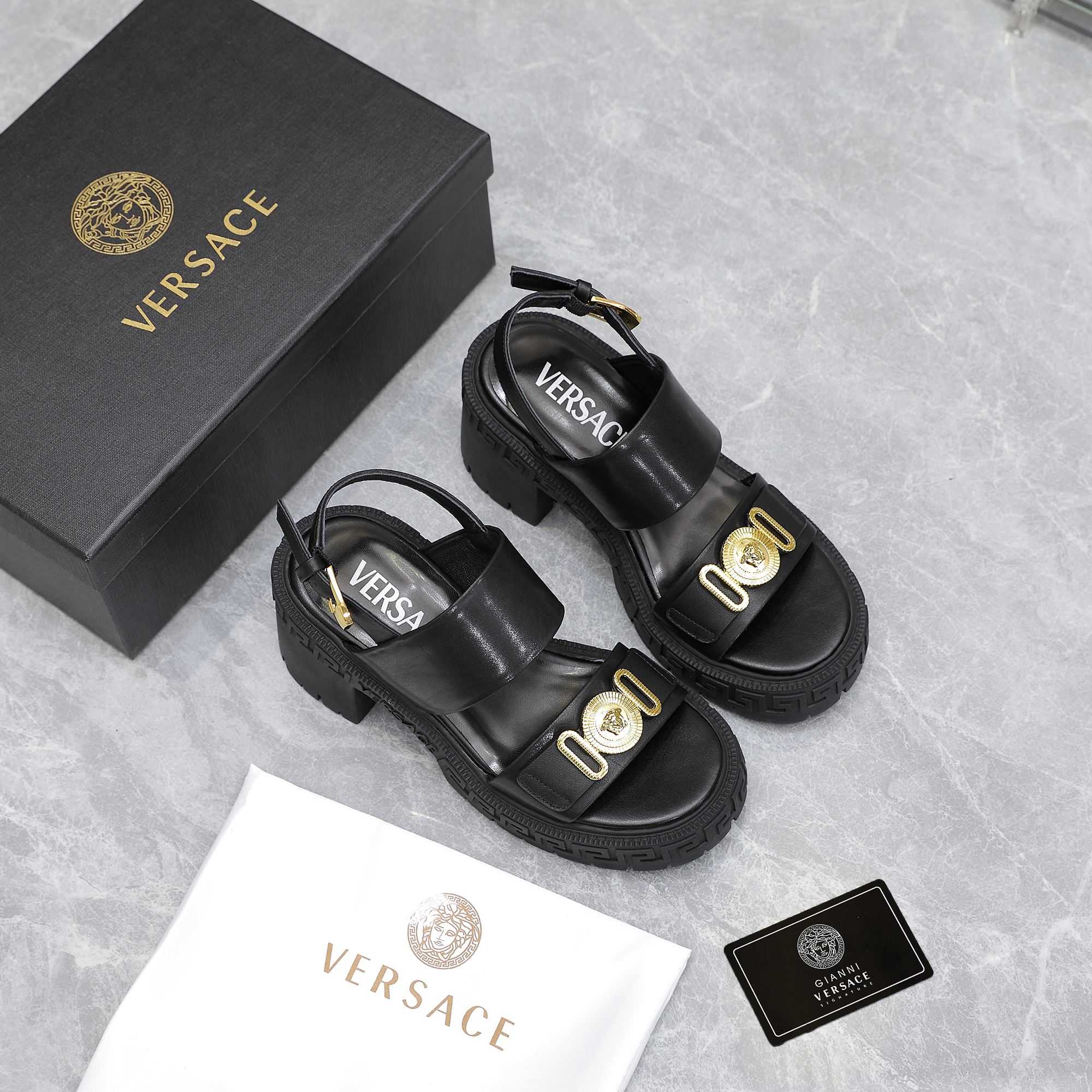 Versace Medusa-Plaque Sandals - PerfectKickZ