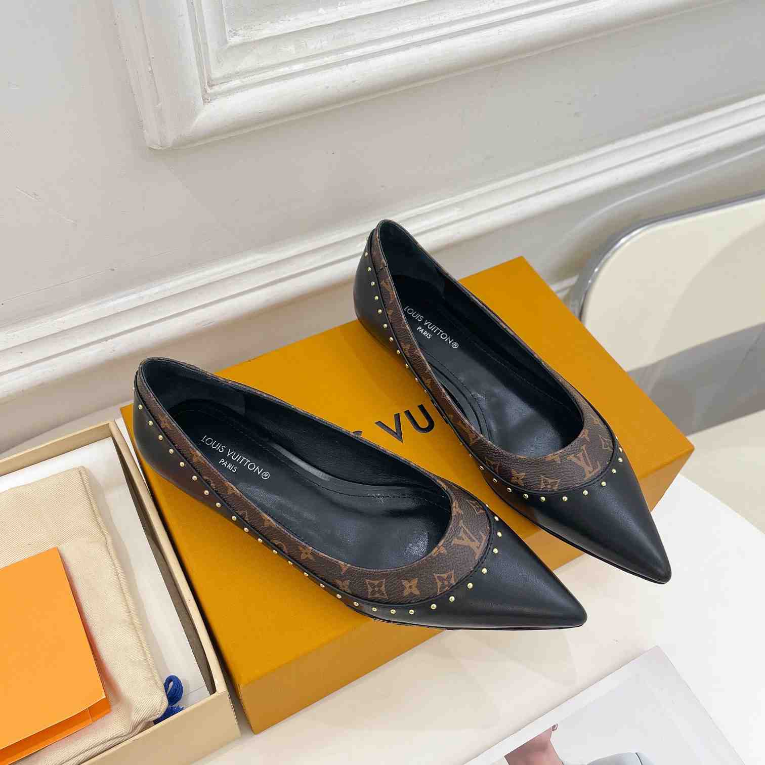 Louis Vuitton Signature Flat Ballerina   1AACKB - PerfectKickZ