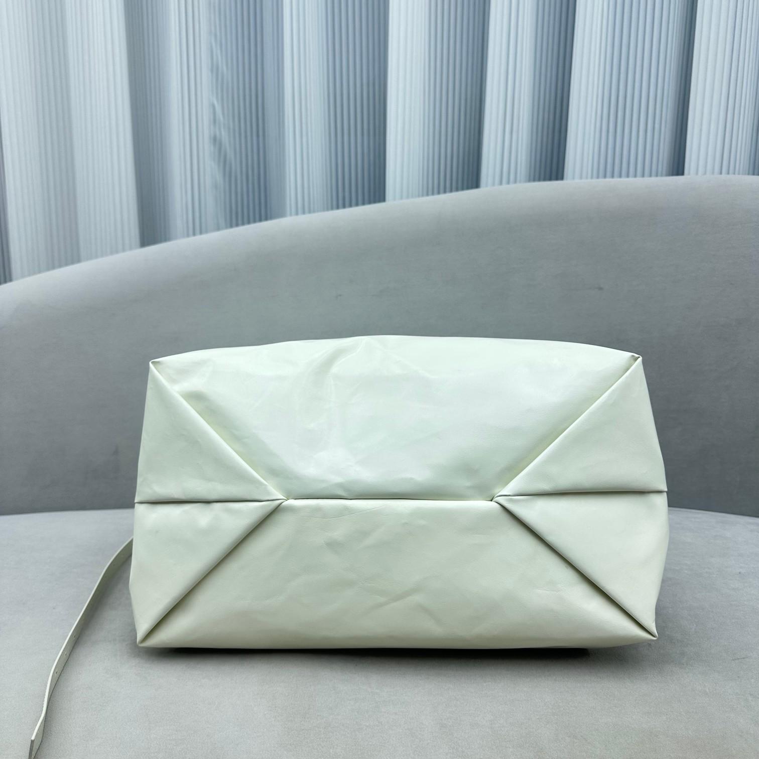 Balenciaga Trash Bag Large Pouch In White(37-40-52cm) - PerfectKickZ