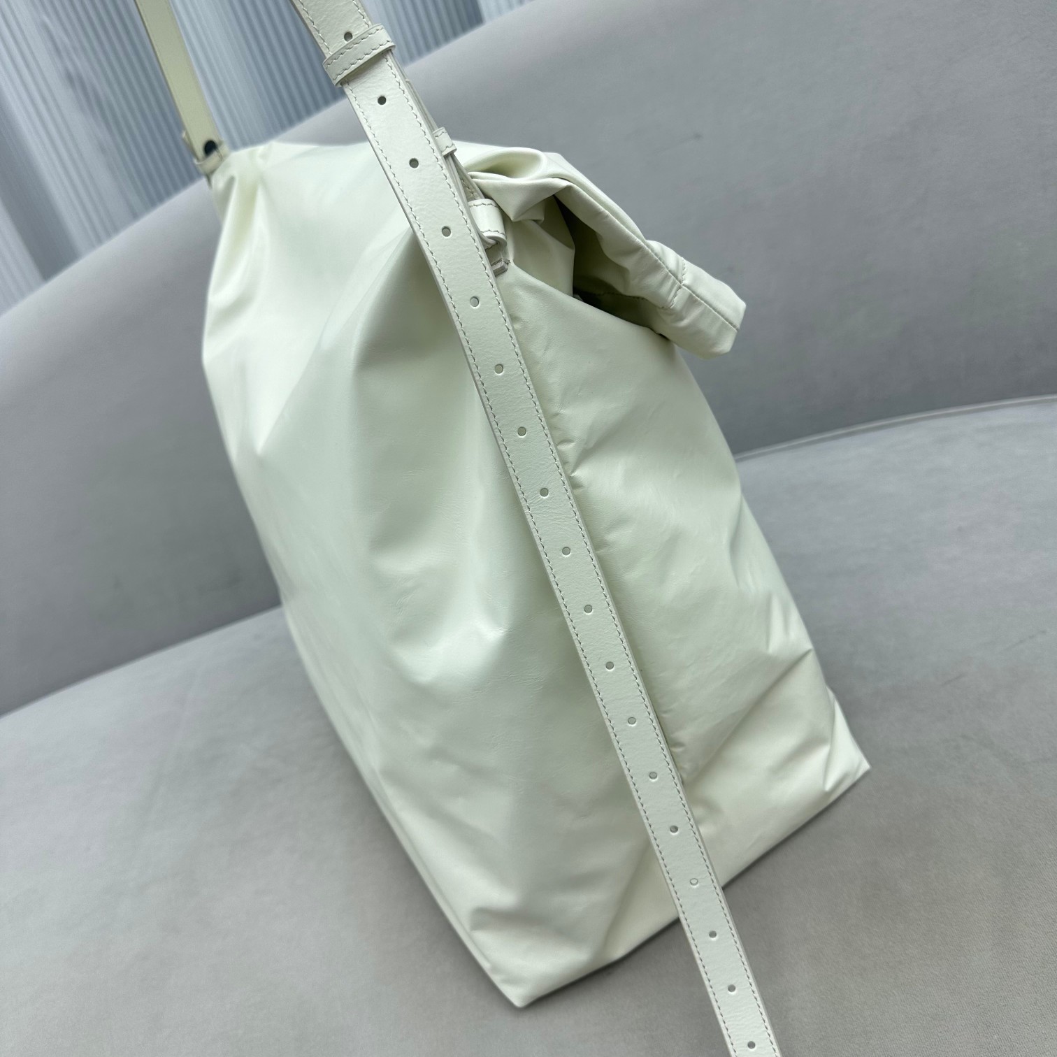 Balenciaga Trash Bag Large Pouch In White(37-40-52cm) - PerfectKickZ