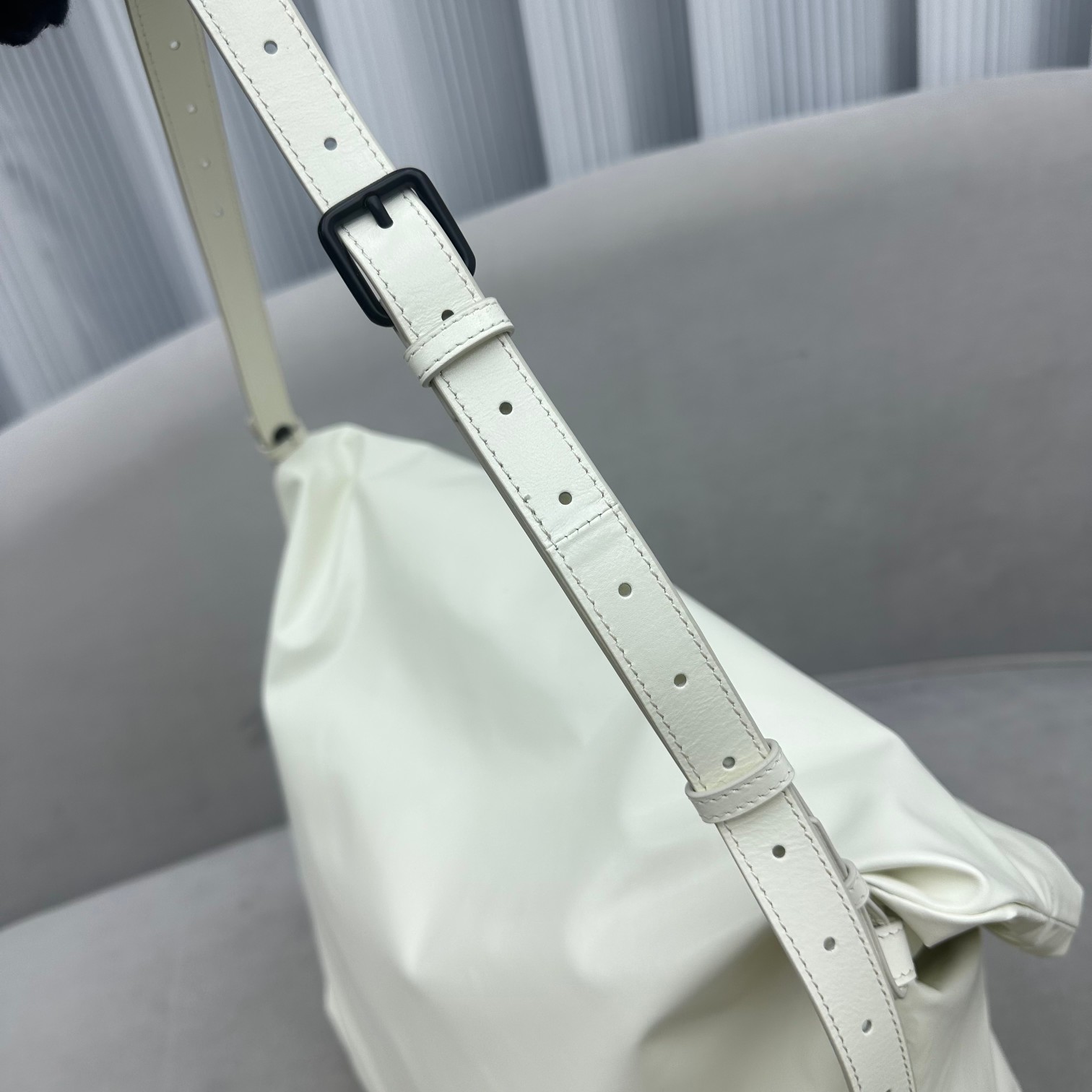 Balenciaga Trash Bag Large Pouch In White(37-40-52cm) - PerfectKickZ