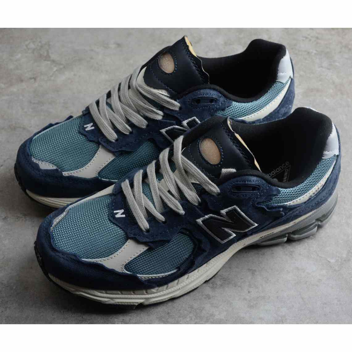 New Balance WL2002 Sneakers     - PerfectKickZ