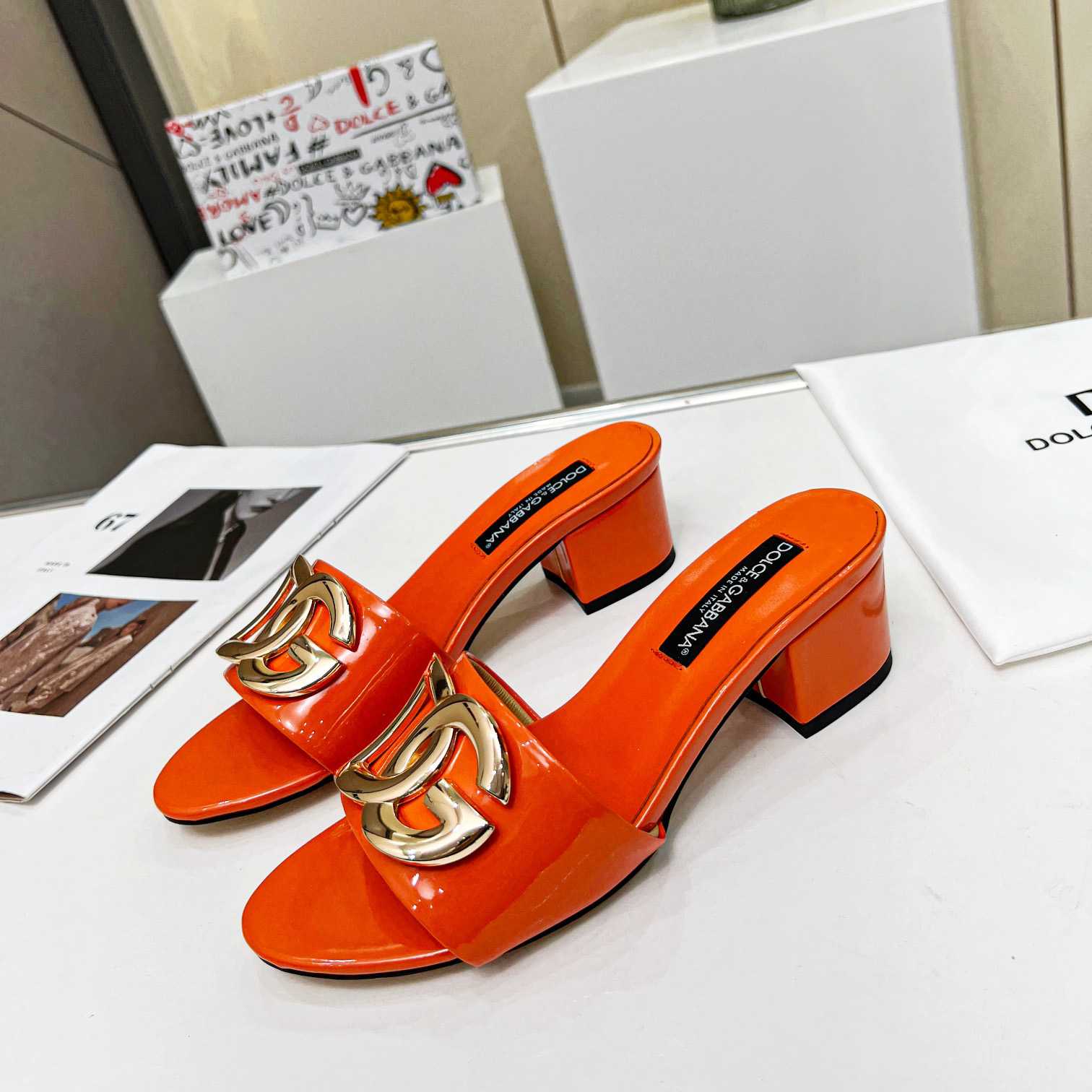 Dolce & Gabbana Polished Calfskin Sliders With DG Logo - PerfectKickZ