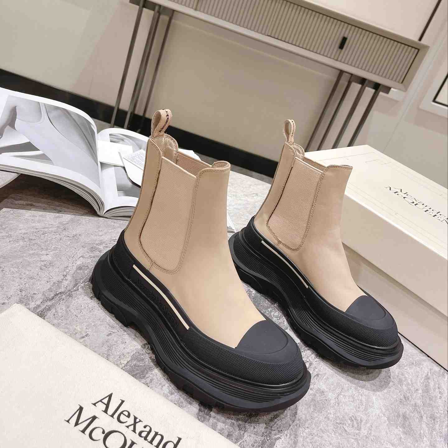 Alexander Mqueen Tread Slick Chelsea Boots - PerfectKickZ