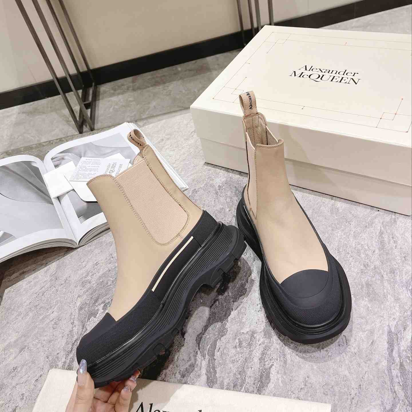 Alexander Mqueen Tread Slick Chelsea Boots - PerfectKickZ