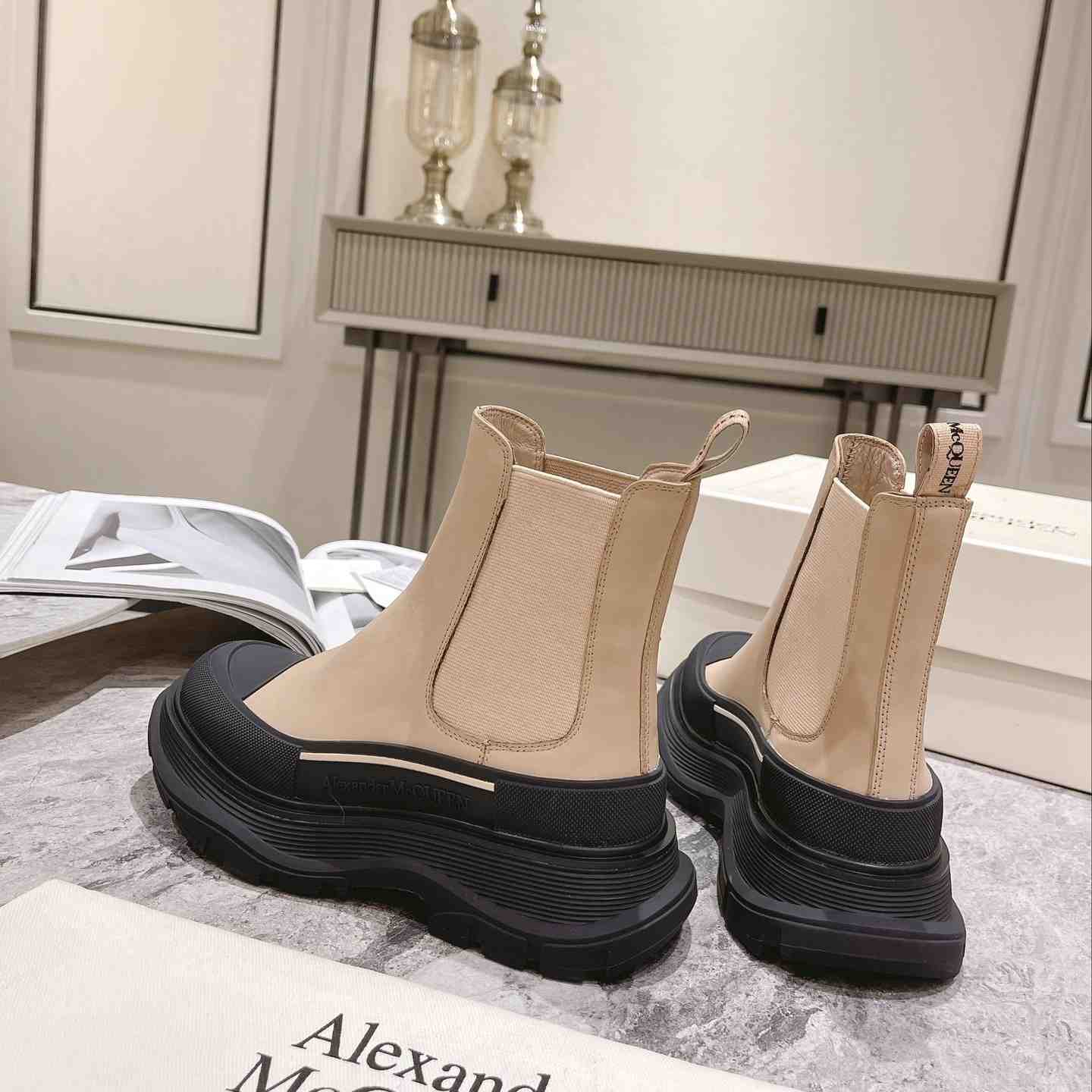 Alexander Mqueen Tread Slick Chelsea Boots - PerfectKickZ