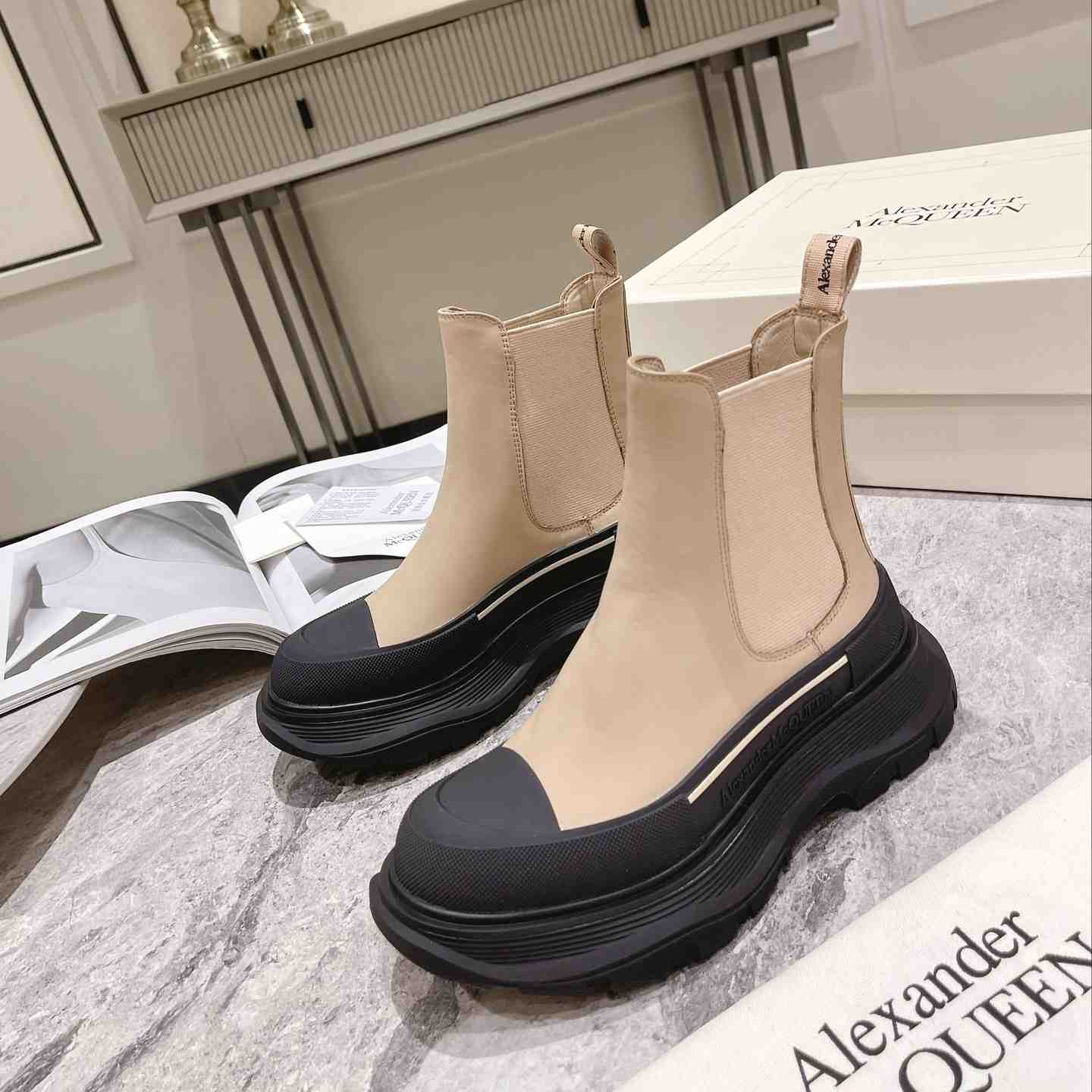 Alexander Mqueen Tread Slick Chelsea Boots - PerfectKickZ