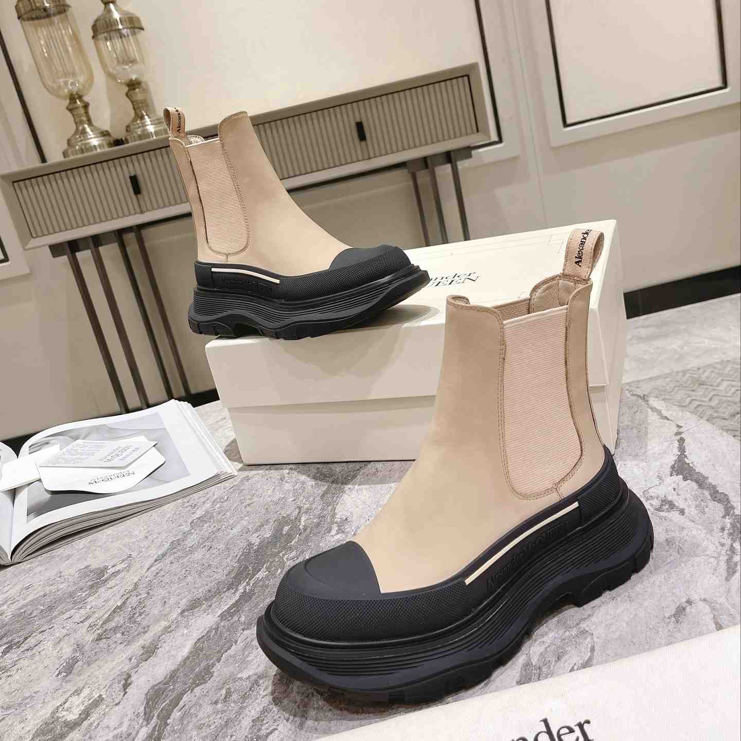 Alexander Mqueen Tread Slick Chelsea Boots - PerfectKickZ