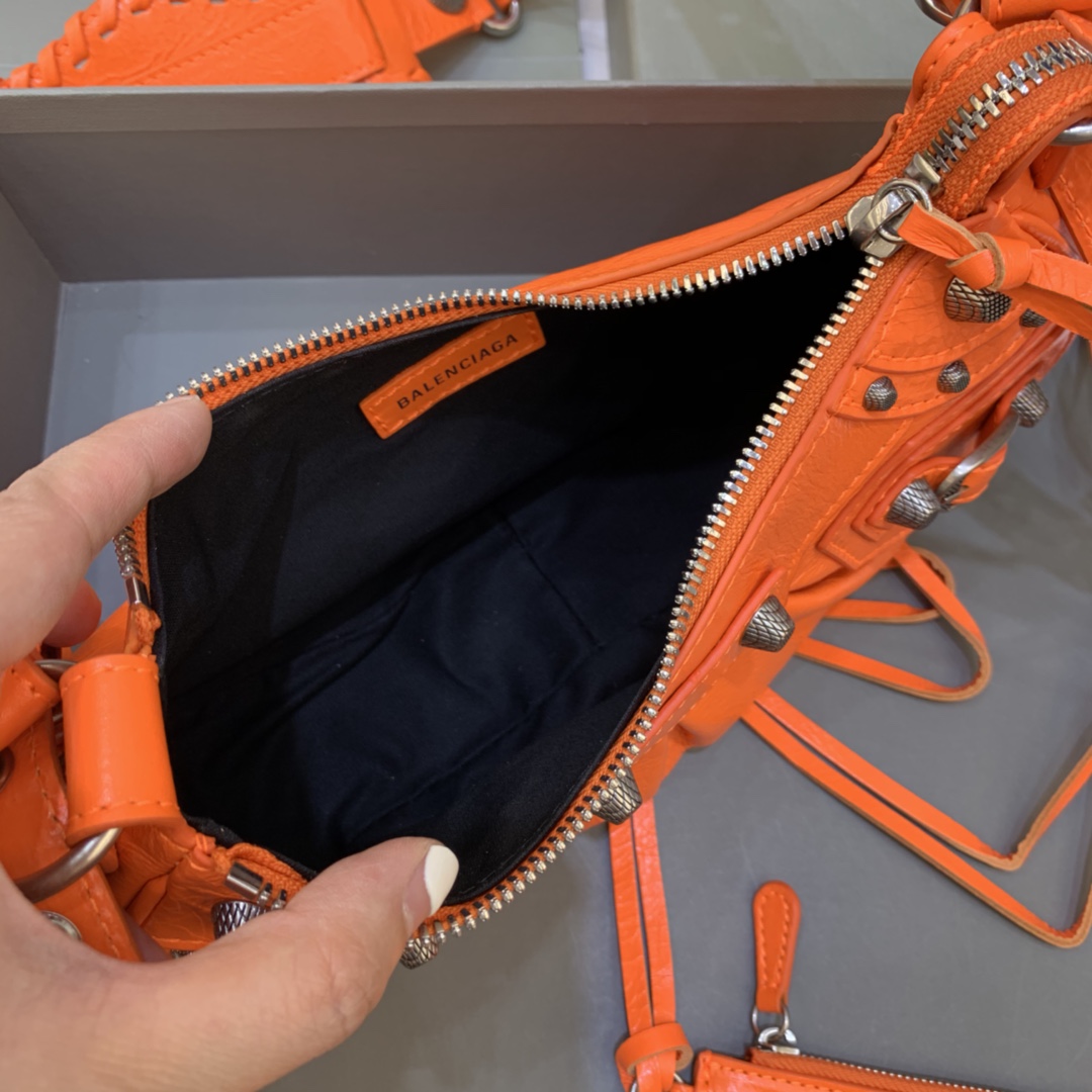 Balenciaga Le Cagole XS Shoulder Bag (26-12-6cm) - PerfectKickZ