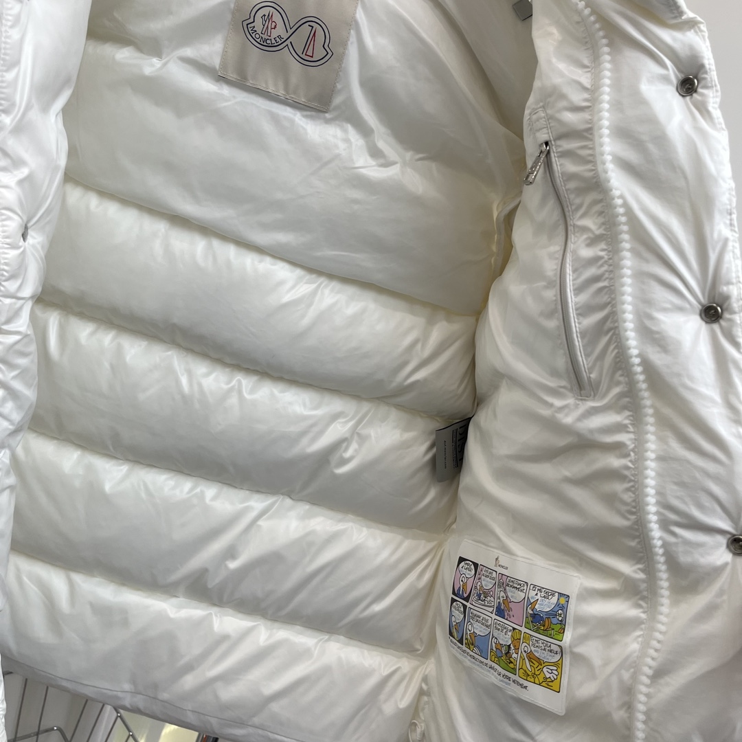 Moncler Maya 70 Short Down Jacket - 