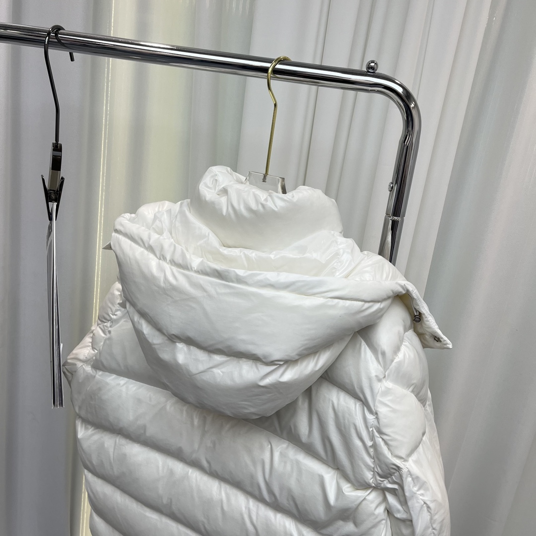 Moncler Maya 70 Short Down Jacket - 