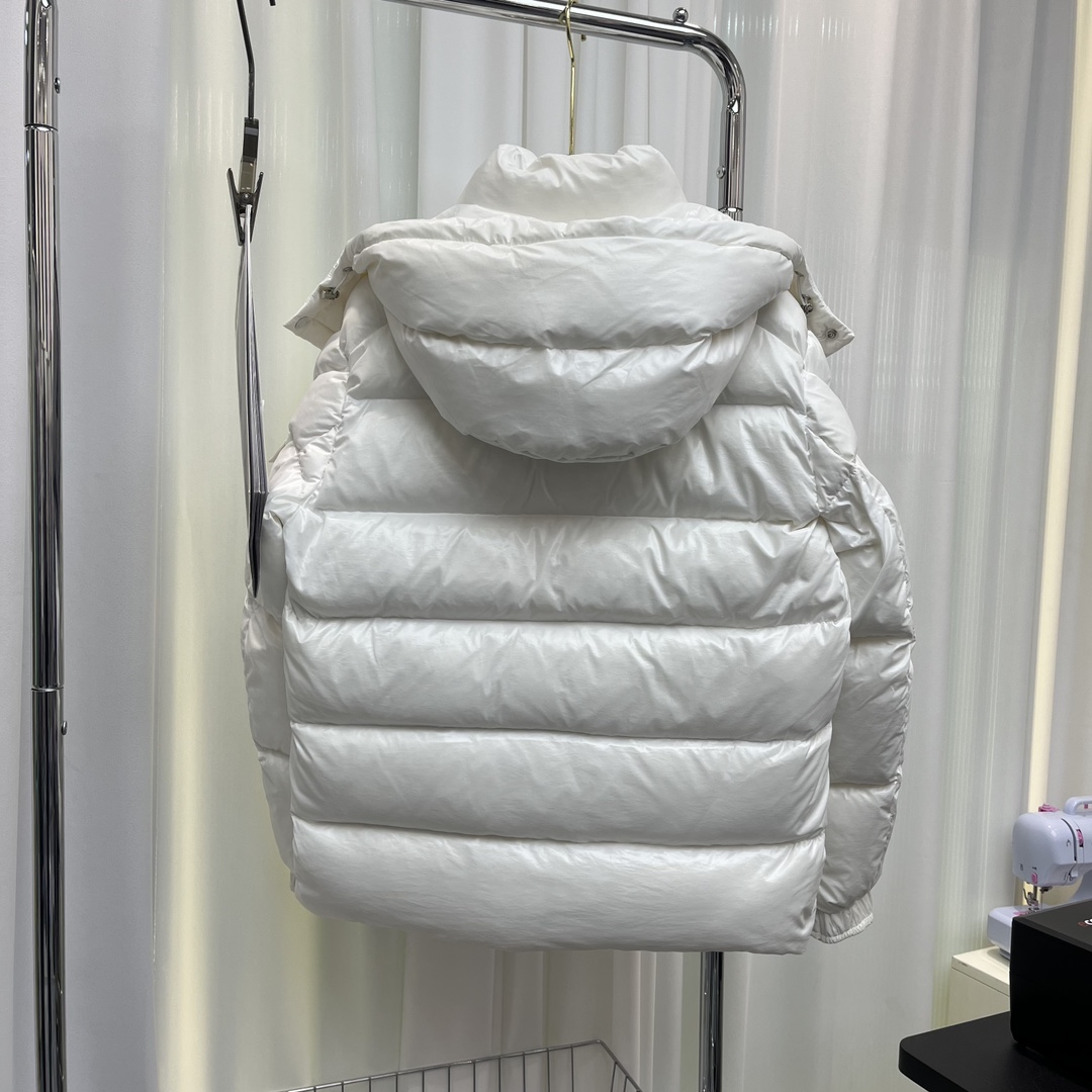 Moncler Maya 70 Short Down Jacket - 
