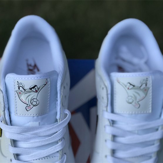 Nike SB Zoom Dunk Low x La Eeb Sneaker       DJ6188-006 - 