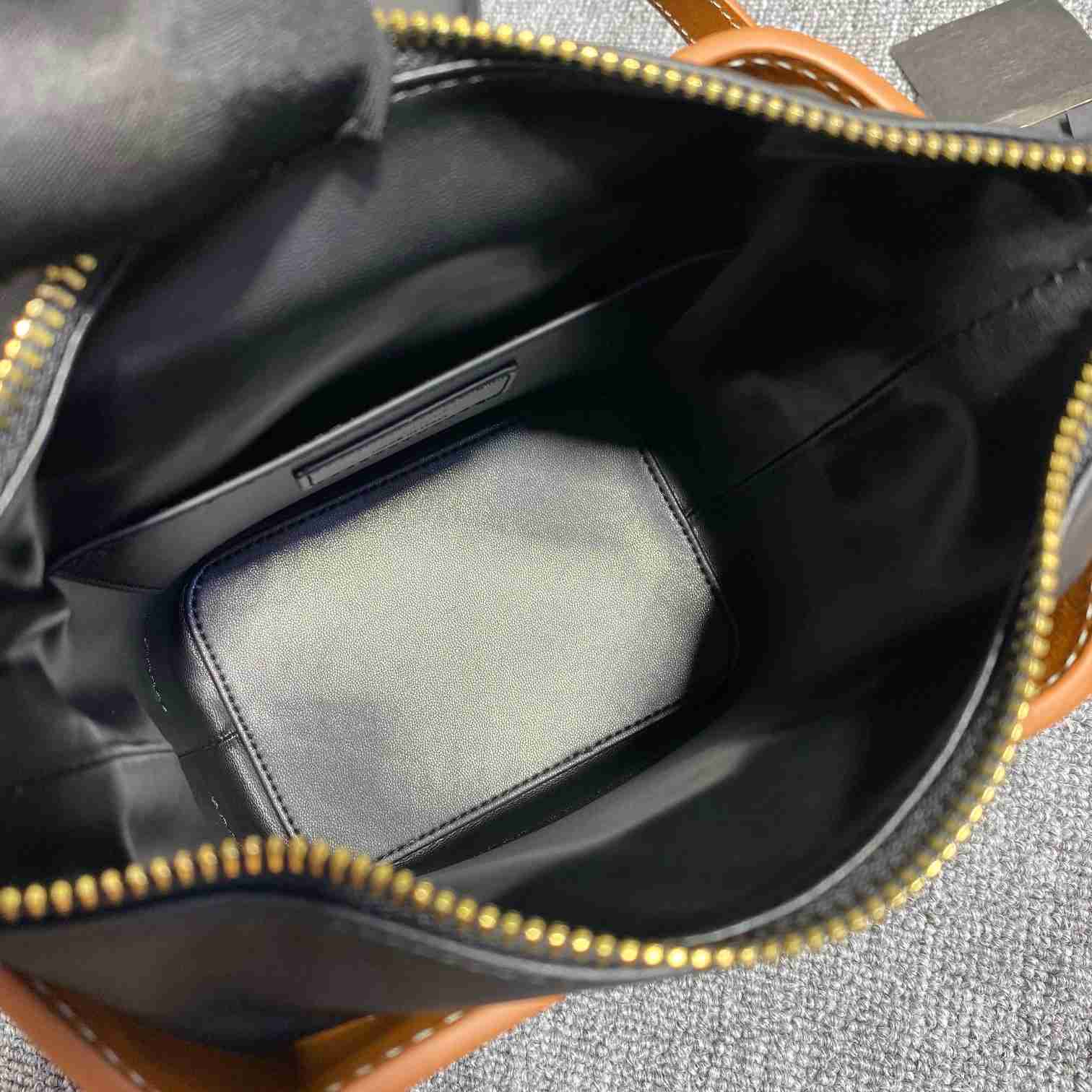 Saint Laurent Aphile Bucket Crossbody Pouch In Smooth Leather - PerfectKickZ