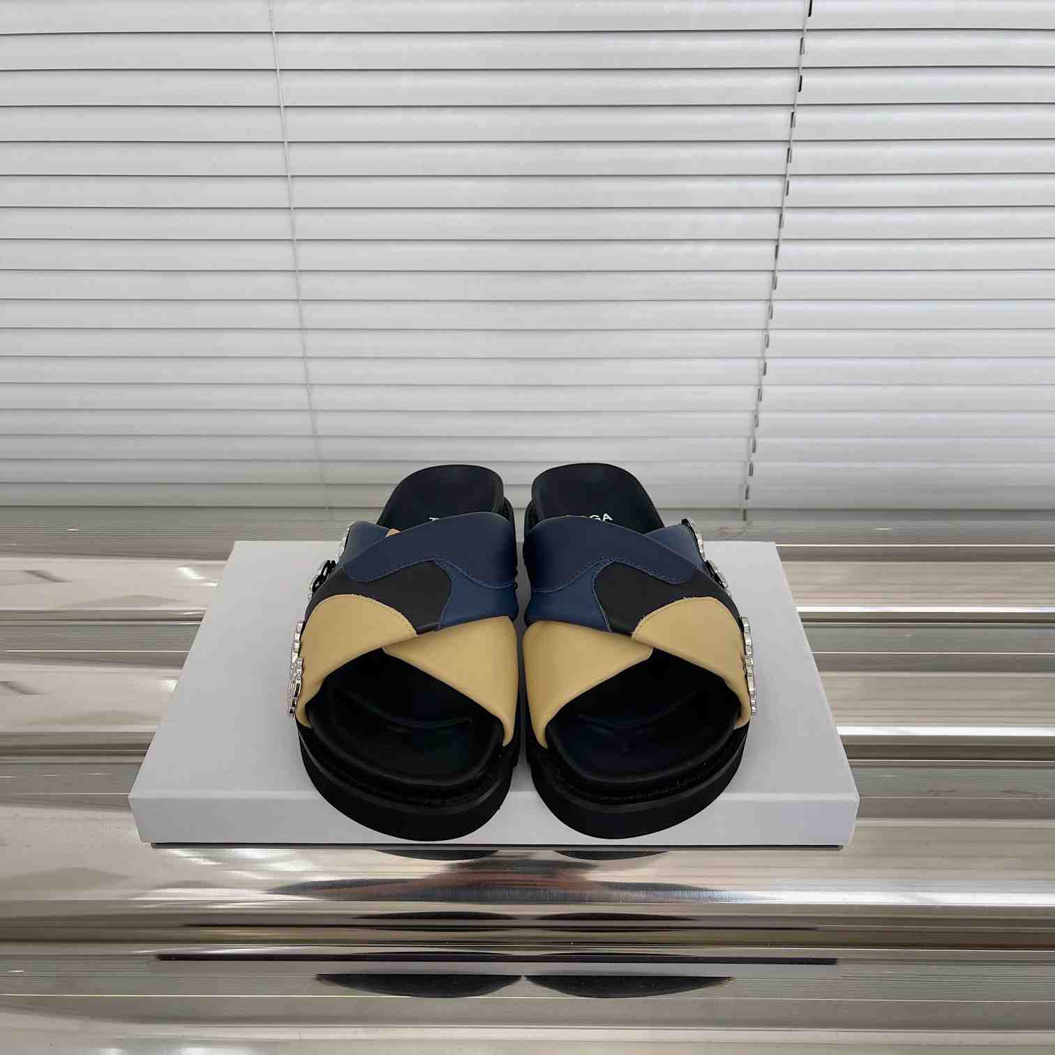 Toga Virilis Slides - PerfectKickZ