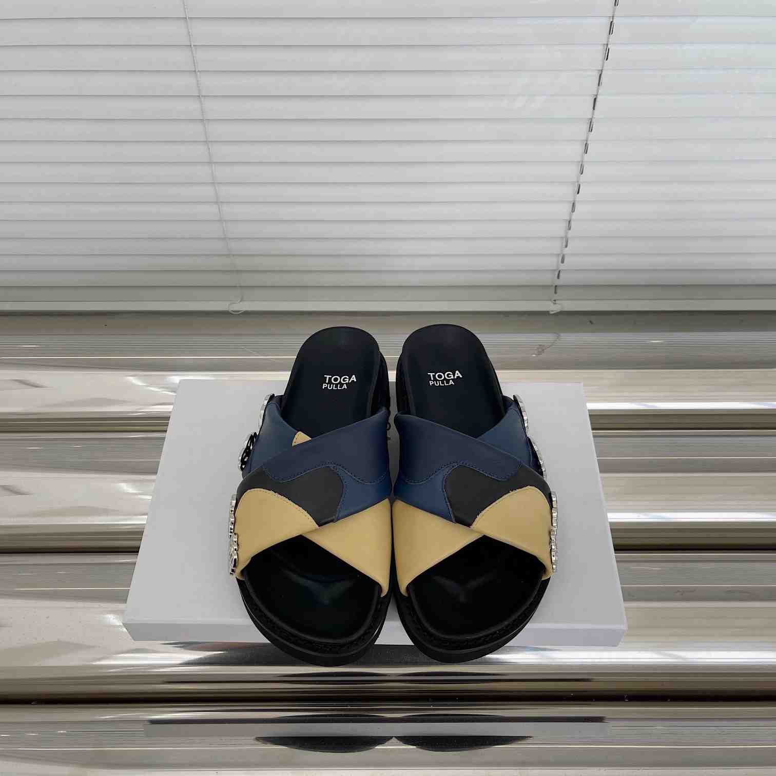 Toga Virilis Slides - PerfectKickZ