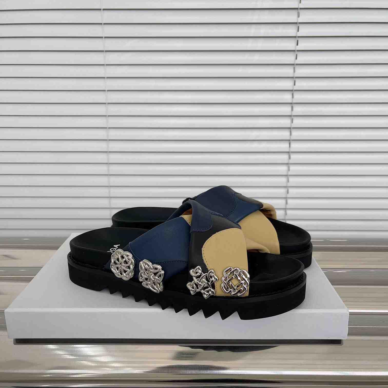 Toga Virilis Slides - PerfectKickZ