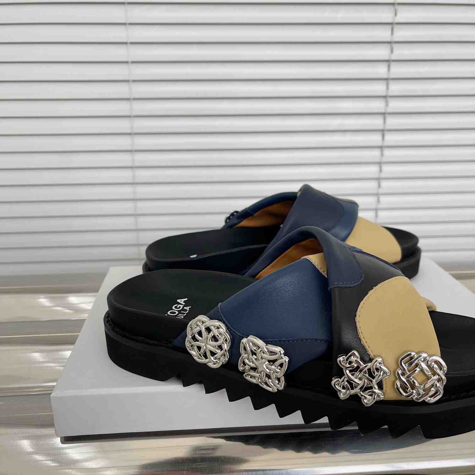 Toga Virilis Slides - PerfectKickZ