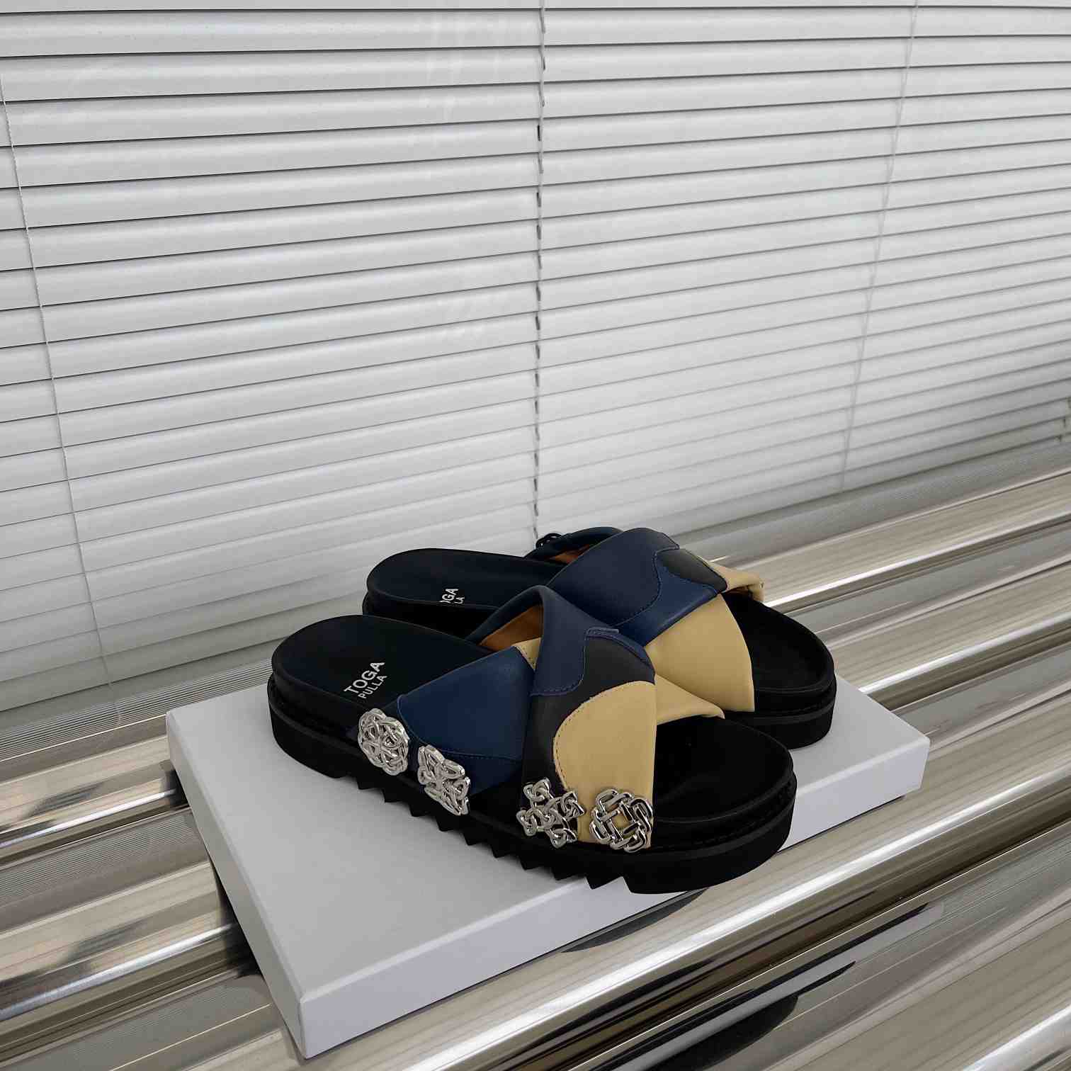 Toga Virilis Slides - PerfectKickZ