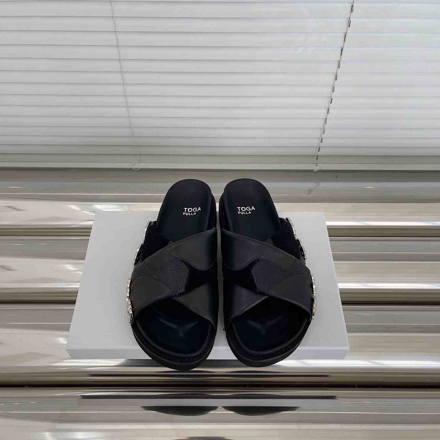 Toga Virilis Slides - PerfectKickZ
