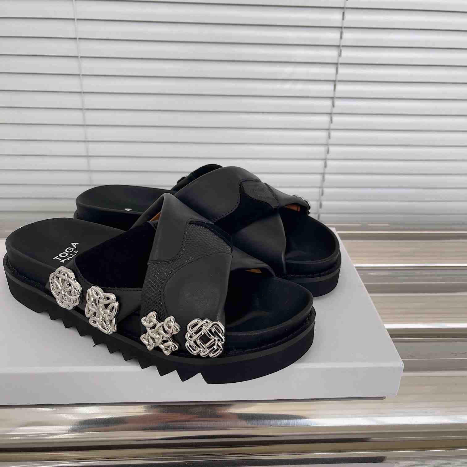 Toga Virilis Slides - PerfectKickZ