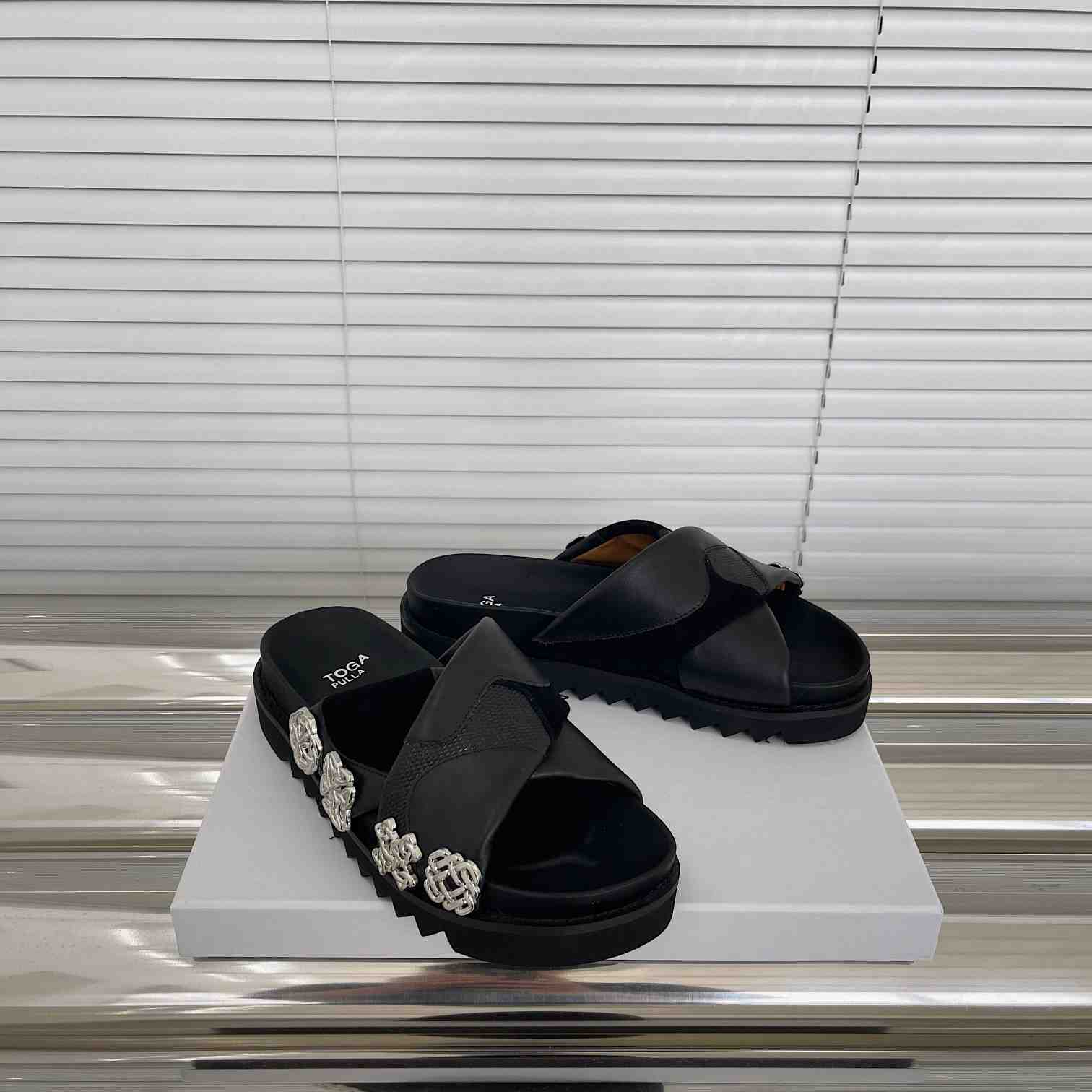 Toga Virilis Slides - PerfectKickZ