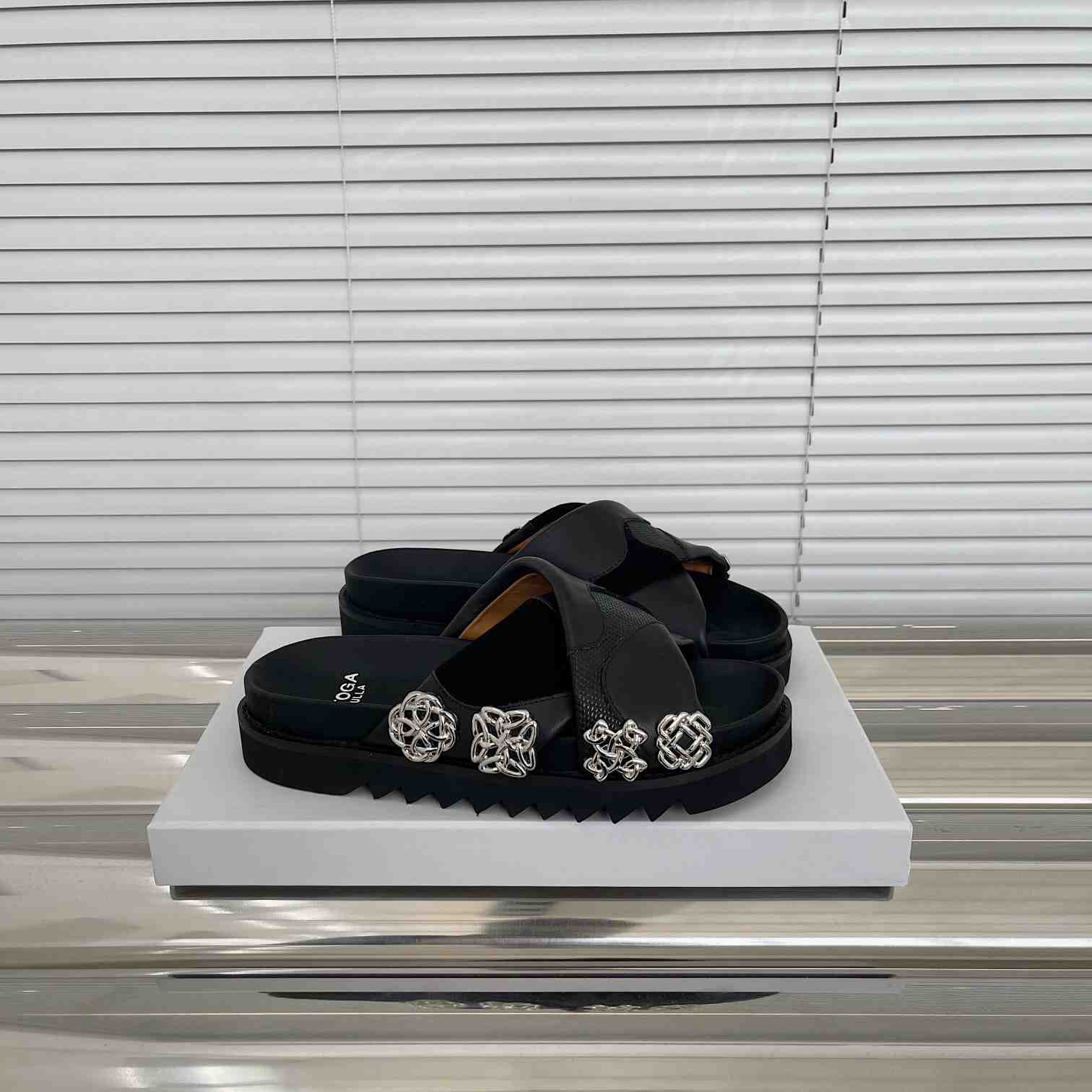 Toga Virilis Slides - PerfectKickZ