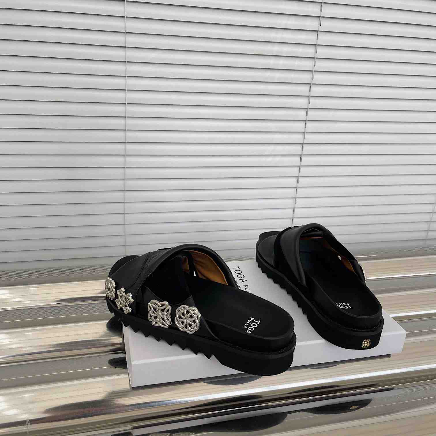 Toga Virilis Slides - PerfectKickZ