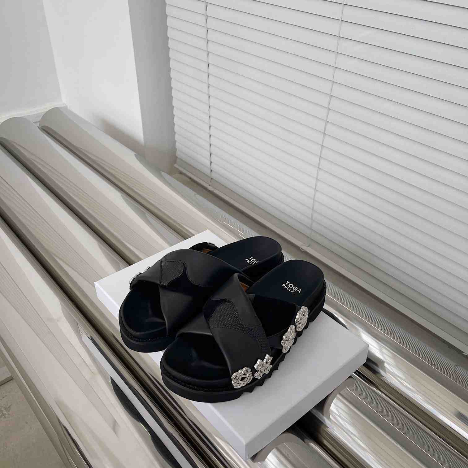 Toga Virilis Slides - PerfectKickZ