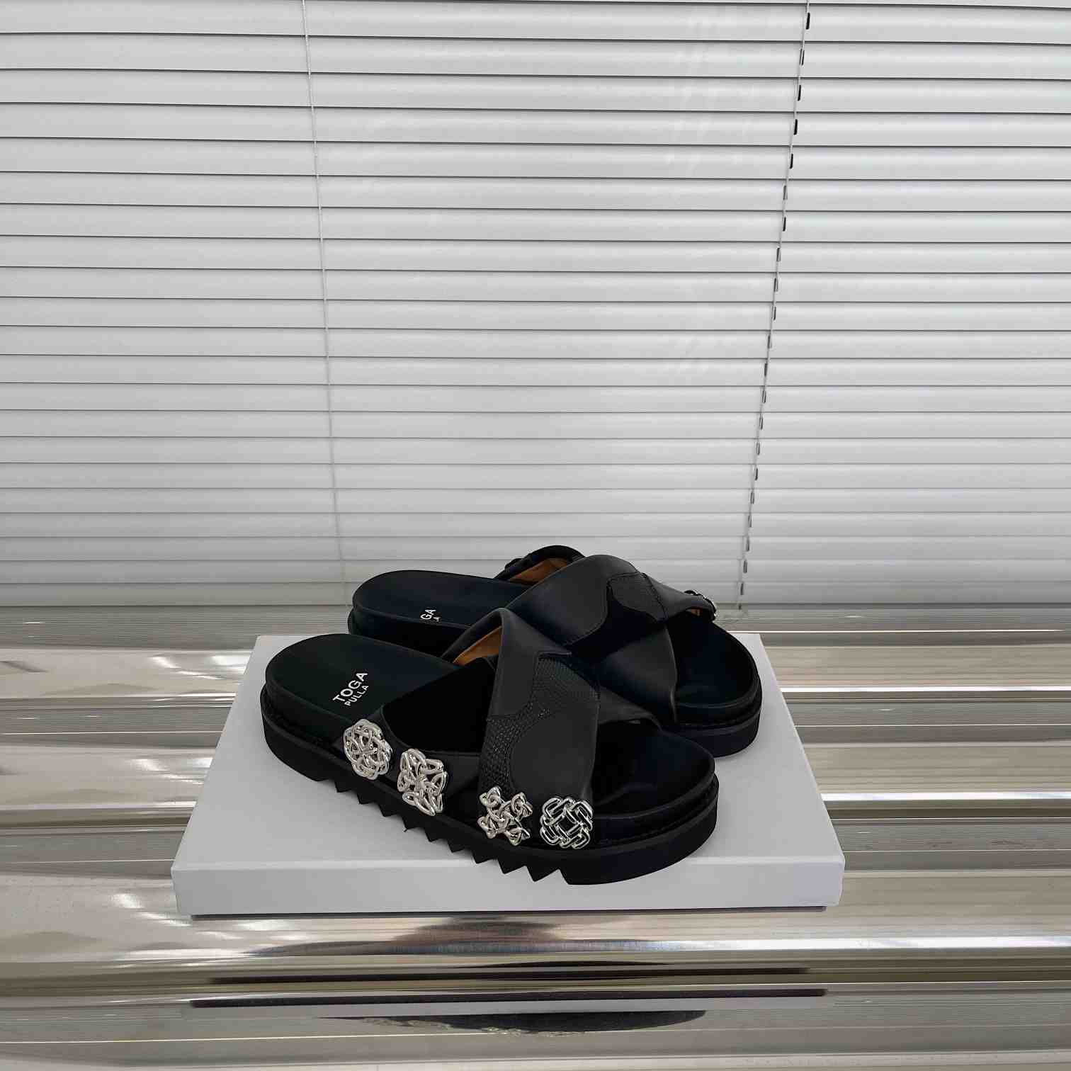 Toga Virilis Slides - PerfectKickZ
