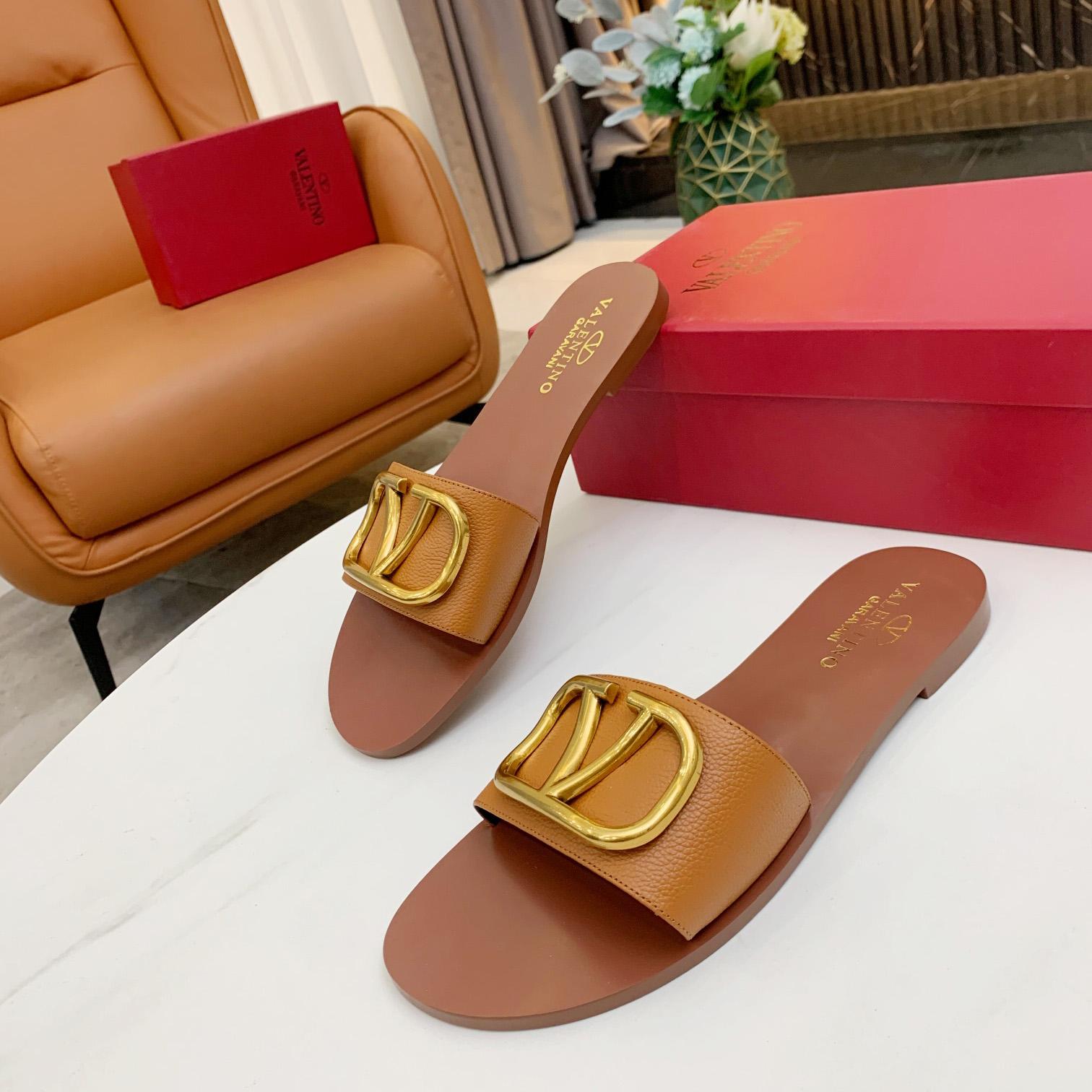 Valenti VLogo Signature Slide Sandal In Grainy Cowhide With Accessory - PerfectKickZ