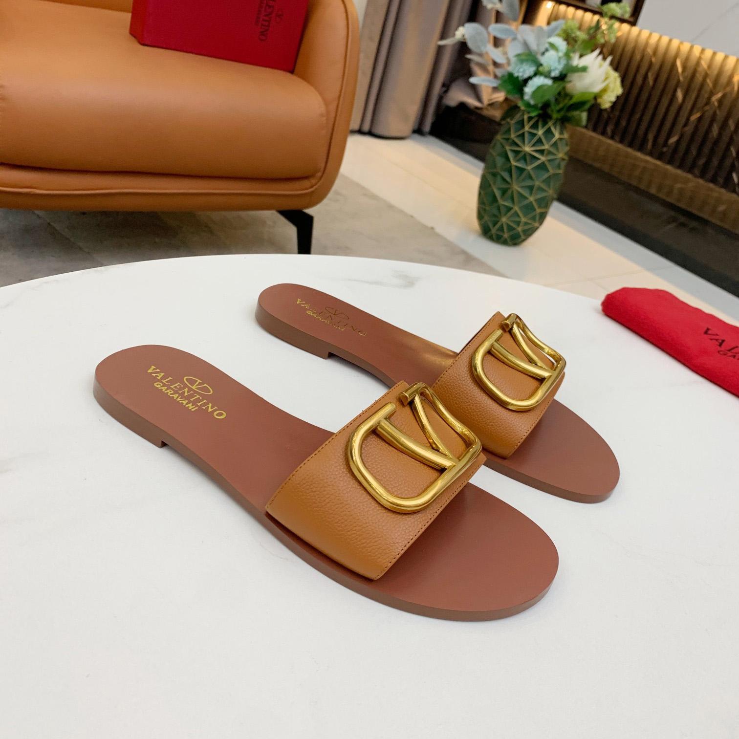 Valenti VLogo Signature Slide Sandal In Grainy Cowhide With Accessory - PerfectKickZ