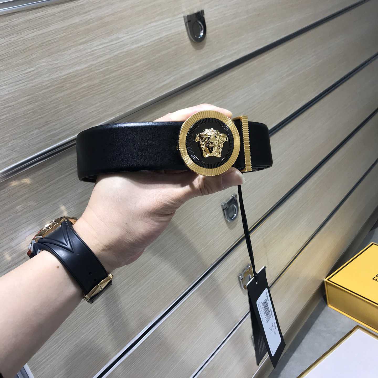 Versace Medusa Leathre Belt    38mm - PerfectKickZ