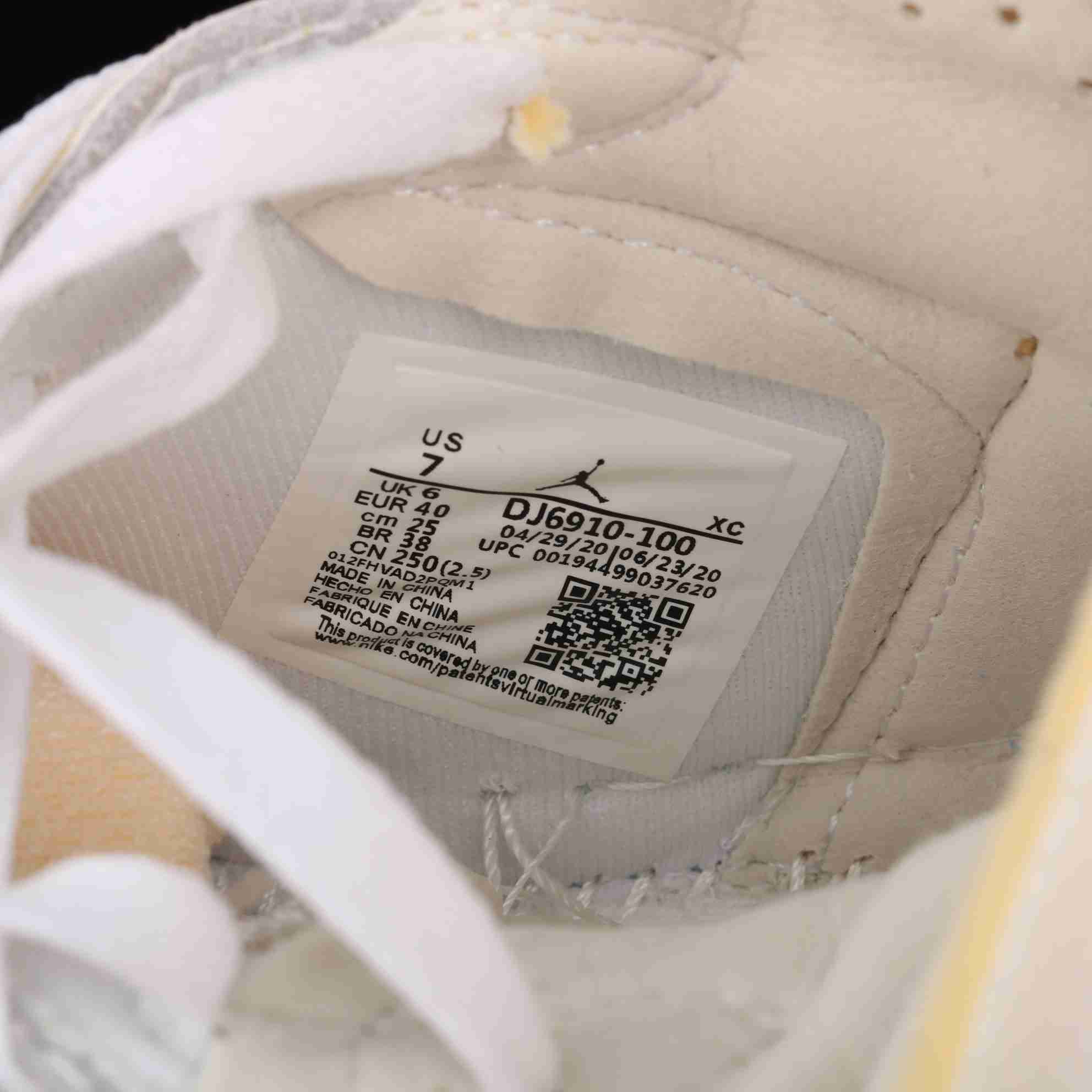 Air Jordan 1 Zoom Air CMFT AJ1 Sneaker    DJ6910-100 - PerfectKickZ