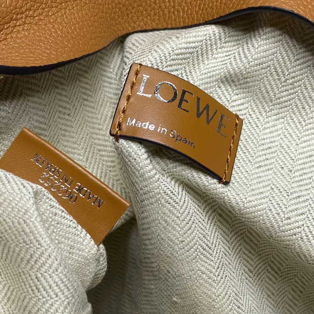 Loewe T Pouch In Grained Calfskin - PerfectKickZ