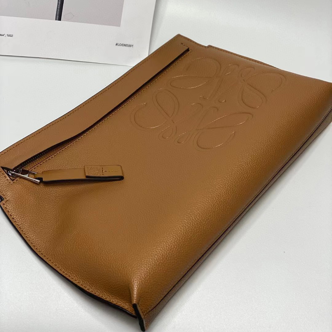 Loewe T Pouch In Grained Calfskin - PerfectKickZ